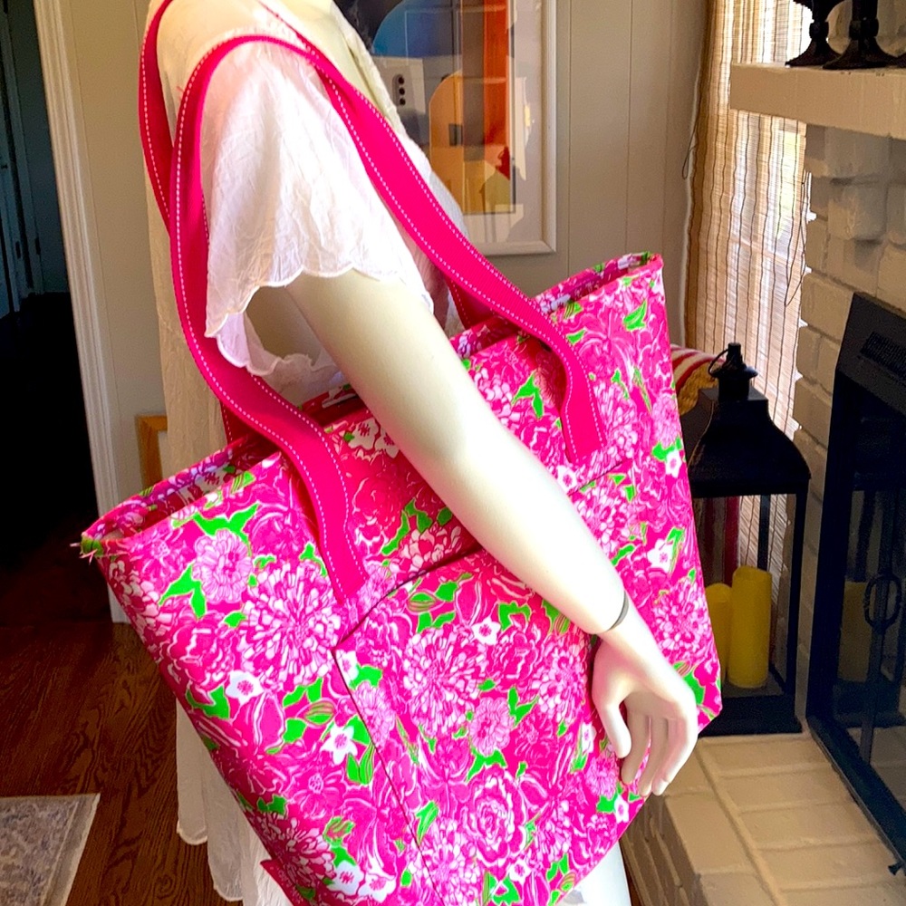 Lilly Pulitzer insulated beach bag.